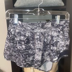 Lululemon black white hotty hot shorts size 10
